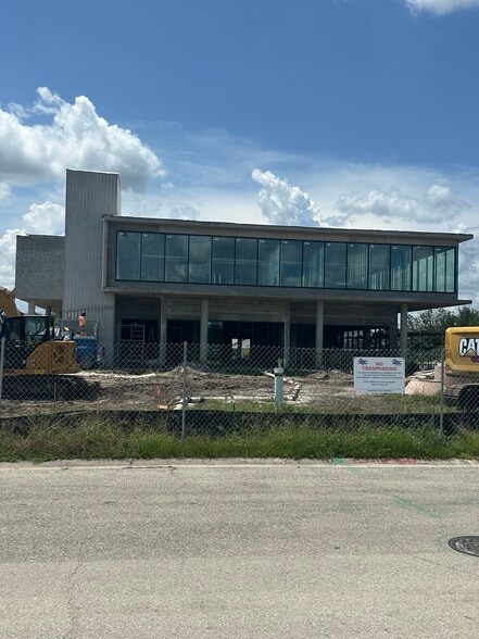 12060 Crystal Commerce Way, Orlando, FL à louer - Photo du bâtiment - Image 2 de 7