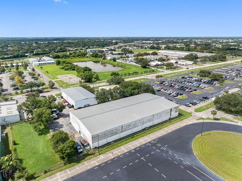 Nash Park portefeuille de 2 propriétés à vendre sur LoopNet.ca - Photo du bâtiment - Image 2 de 24