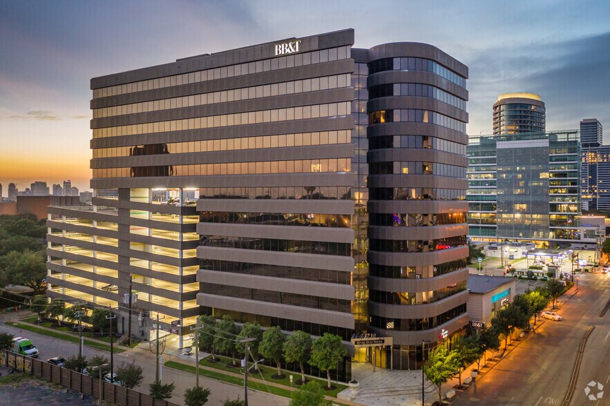 3730 Kirby Dr, Houston, TX à louer - Photo du bâtiment - Image 2 de 10