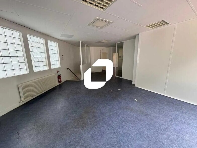 Office in Saint-Germain-en-Laye for lease - Interior Photo - Image 2 of 6