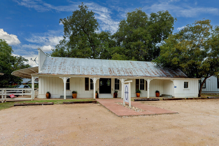 106 N Washington St, Round Top, TX à vendre - Photo du bâtiment - Image 1 de 1