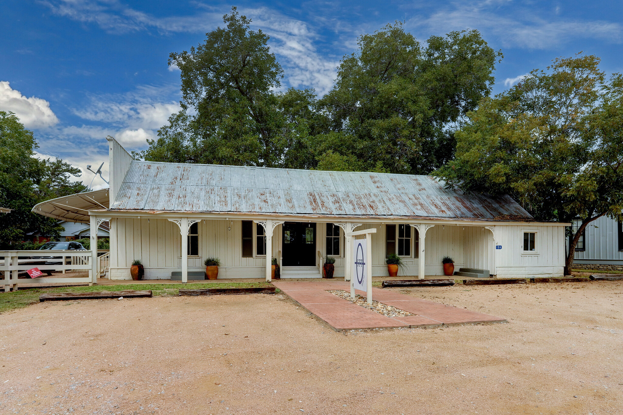 106 N Washington St, Round Top, TX à vendre Photo du bâtiment- Image 1 de 1