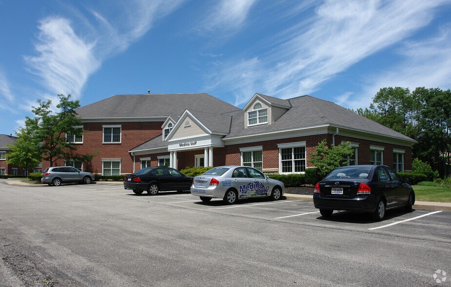 807 E Washington St, Medina, OH à louer - Photo du bâtiment - Image 3 de 7