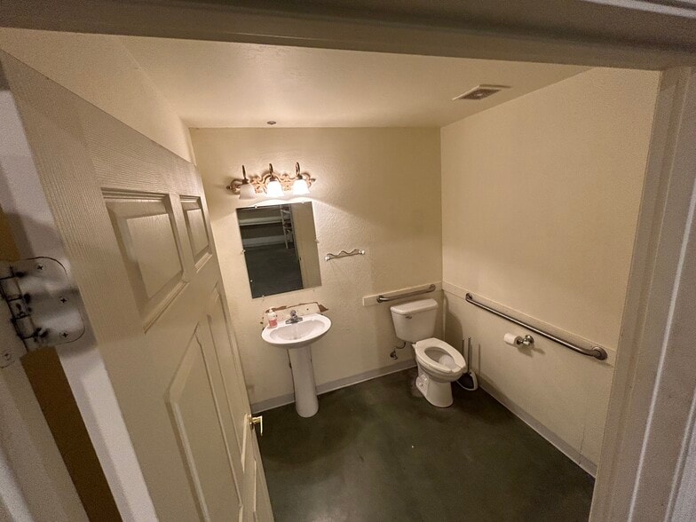 8281 E Jacque Dr, Prescott Valley, AZ for lease - Interior Photo - Image 2 of 16