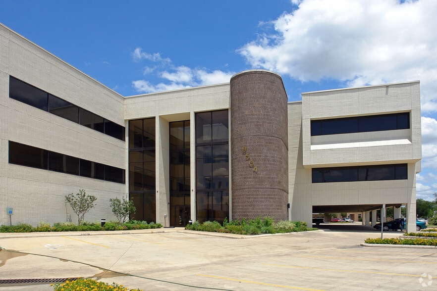 9504 N IH-35, San Antonio, TX for lease - Building Photo - Image 2 of 18
