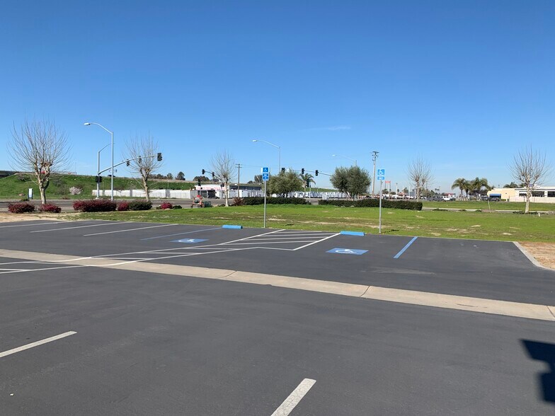 4240 N Golden State Blvd, Turlock, CA à louer - Photo du bâtiment - Image 2 de 7