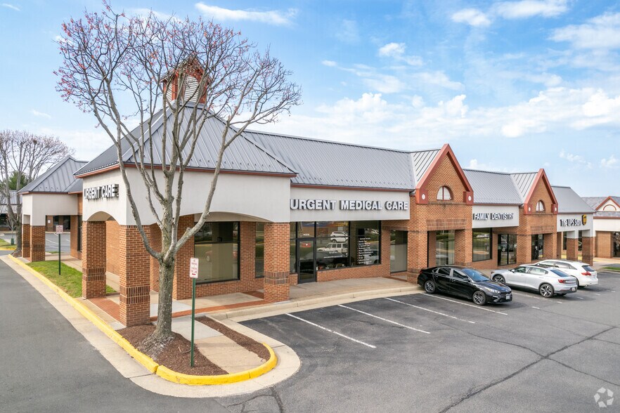 14001 St Germain Dr, Centreville, VA à louer - Photo principale - Image 1 de 4