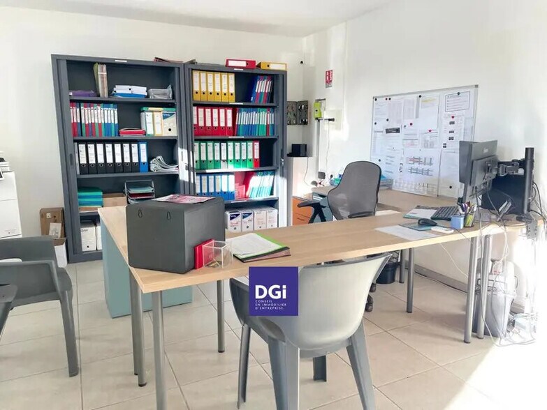 Office in Nîmes for lease - Interior Photo - Image 2 of 7