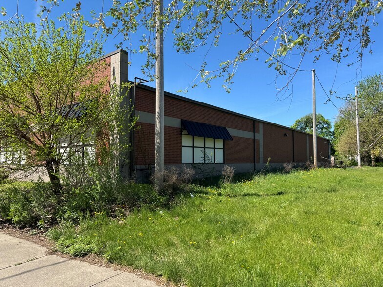 2272 E 55th St, Cleveland, OH à vendre - Photo du bâtiment - Image 1 de 12