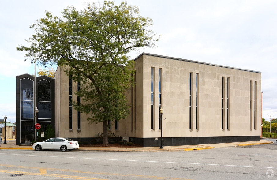 1 E Benton St, Aurora, IL for lease - Building Photo - Image 2 of 4