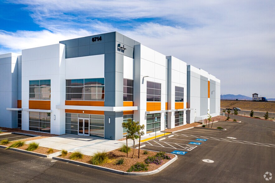 6714 E North Belt Rd, Las Vegas, NV à louer - Photo du bâtiment - Image 2 de 6