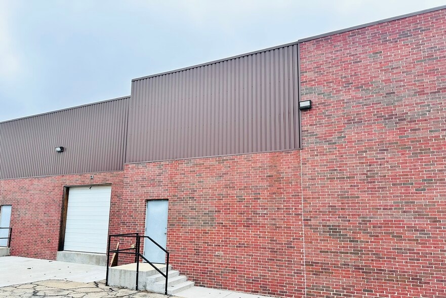 2212 W Hefner Rd, Oklahoma City, OK for lease - Building Photo - Image 2 of 9