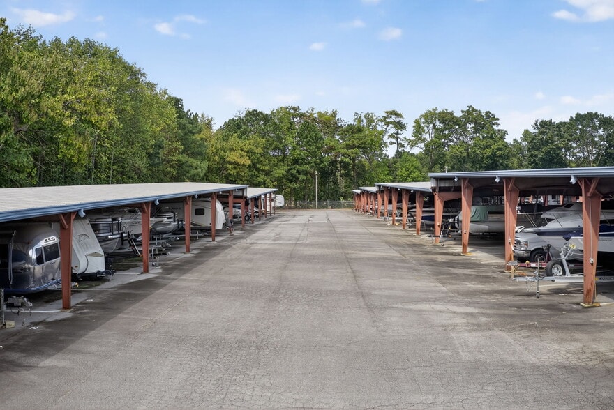 6005 Lanier Islands Pkwy, Buford, GA for sale - Building Photo - Image 3 of 9