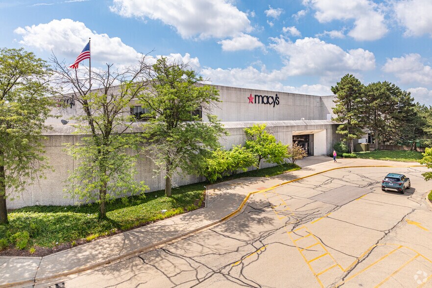 3340 Mall Loop Dr, Joliet, IL à louer - Photo du bâtiment - Image 3 de 4