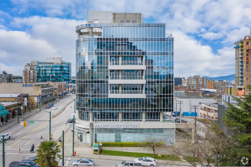 1401 W Broadway, Vancouver, BC à louer - Photo du bâtiment - Image 2 de 4