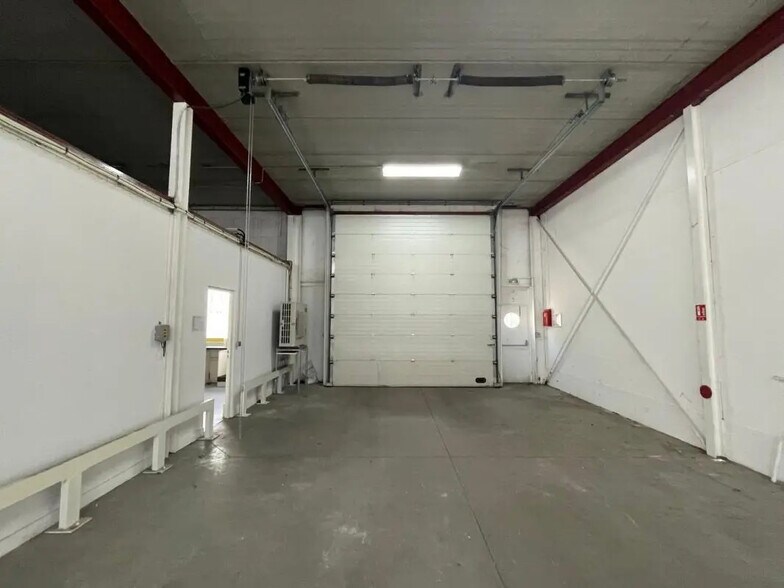 Industriel dans Buc à louer - Photo intérieure - Image 2 de 8