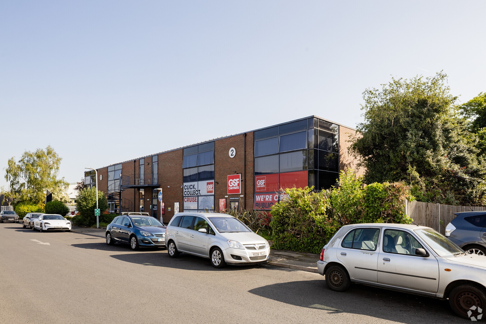 10 Stonefield Way, Ruislip à louer Photo du bâtiment- Image 1 de 3