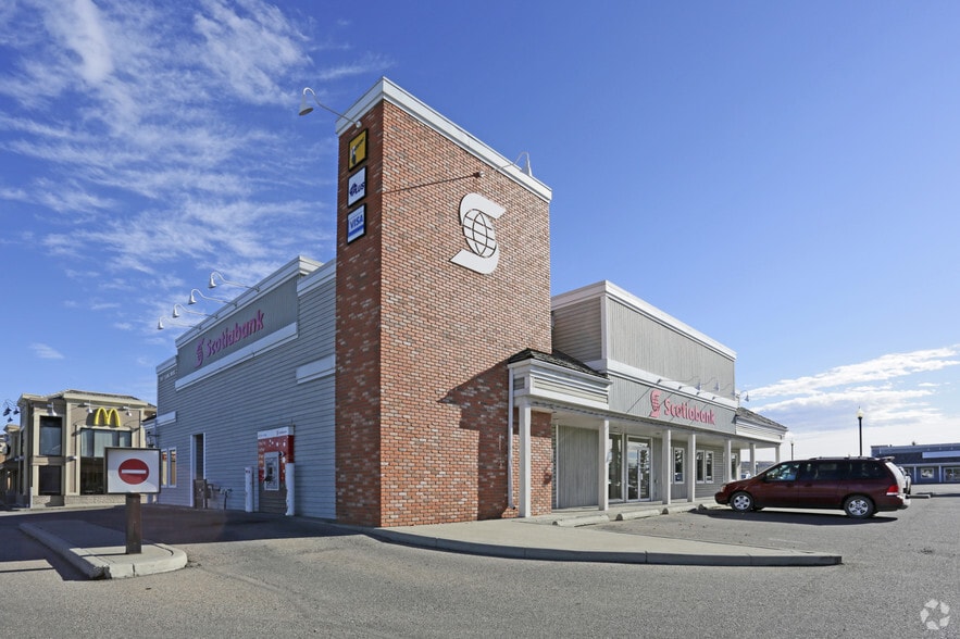 200 5th Ave W, Cochrane, AB for sale - Primary Photo - Image 1 of 3
