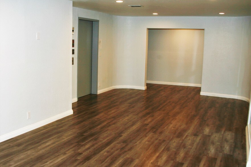 22777 Lyons Ave, Santa Clarita, CA à louer - Hall d’entrée - Image 3 de 4