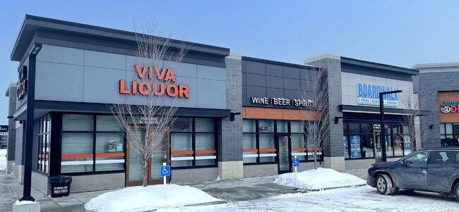 Plus de détails pour 800 St Albert Rd, St. Albert, AB - Commerce de détail à louer