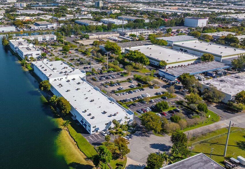 9000 NW 15th St, Doral, FL à vendre - Photo du bâtiment - Image 3 de 29