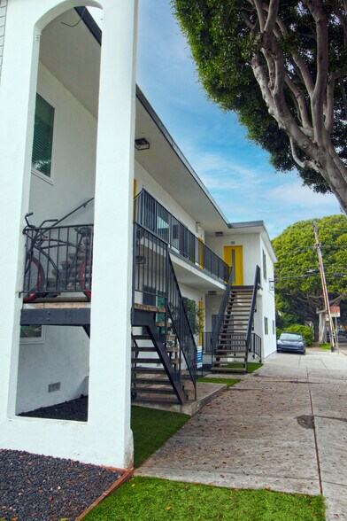 2626 Cloverfield Blvd, Santa Monica, CA à vendre - Photo du bâtiment - Image 3 de 11
