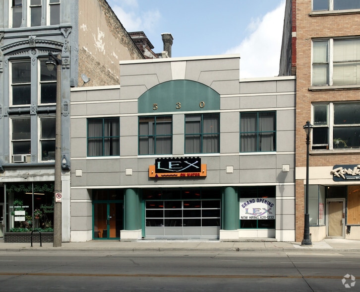 530 N Water St, Milwaukee, WI à vendre - Photo du bâtiment - Image 2 de 3