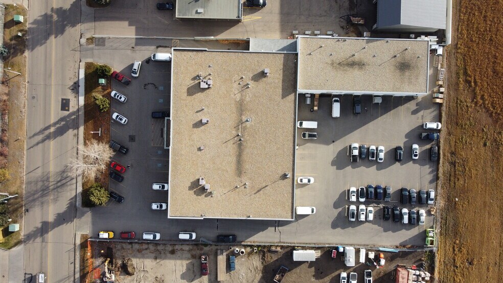 18303 107 Ave NW, Edmonton, AB à vendre - Photo du bâtiment - Image 2 de 10