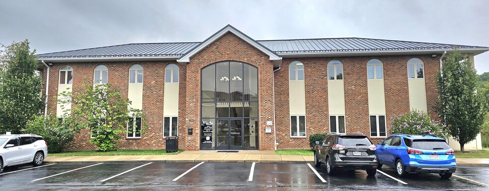 2200 Garden Dr, Seven Fields, PA for lease - Building Photo - Image 1 of 5