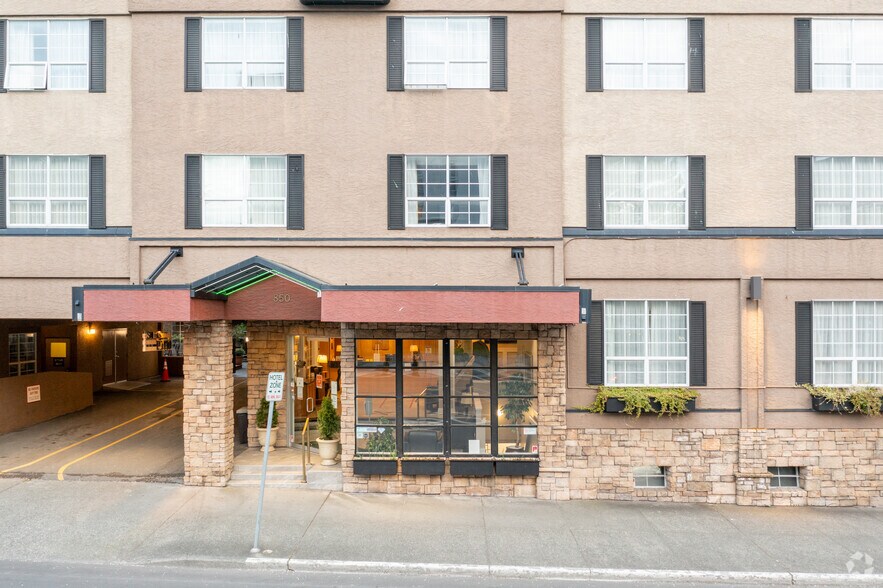 777 Courtney St, Victoria, BC à louer - Photo du bâtiment - Image 3 de 3