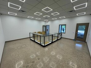 600 Plymouth Ave NE, Grand Rapids, MI à louer Photo intérieure- Image 2 de 5