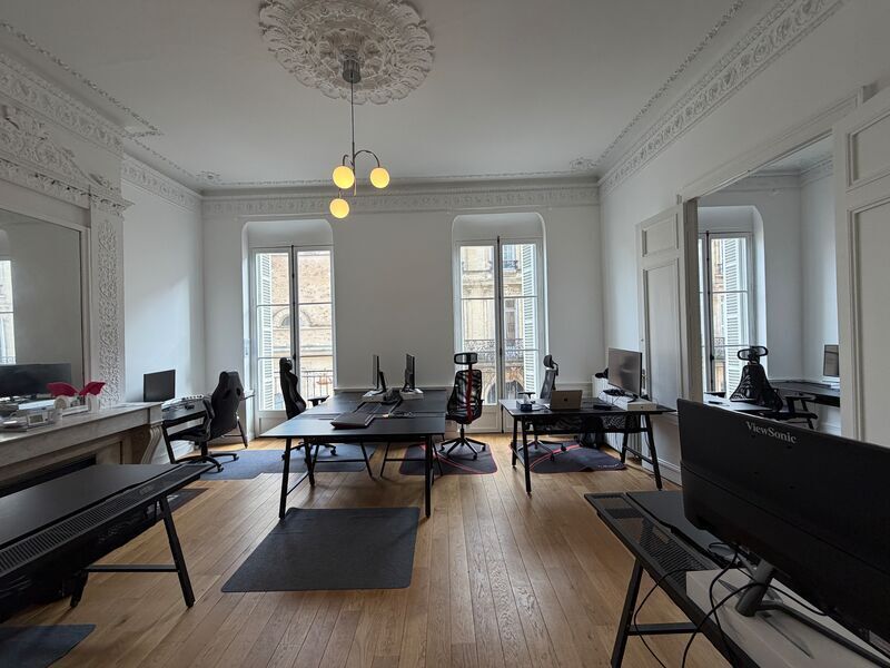 Office in Bordeaux for lease Interior Photo- Image 1 of 7