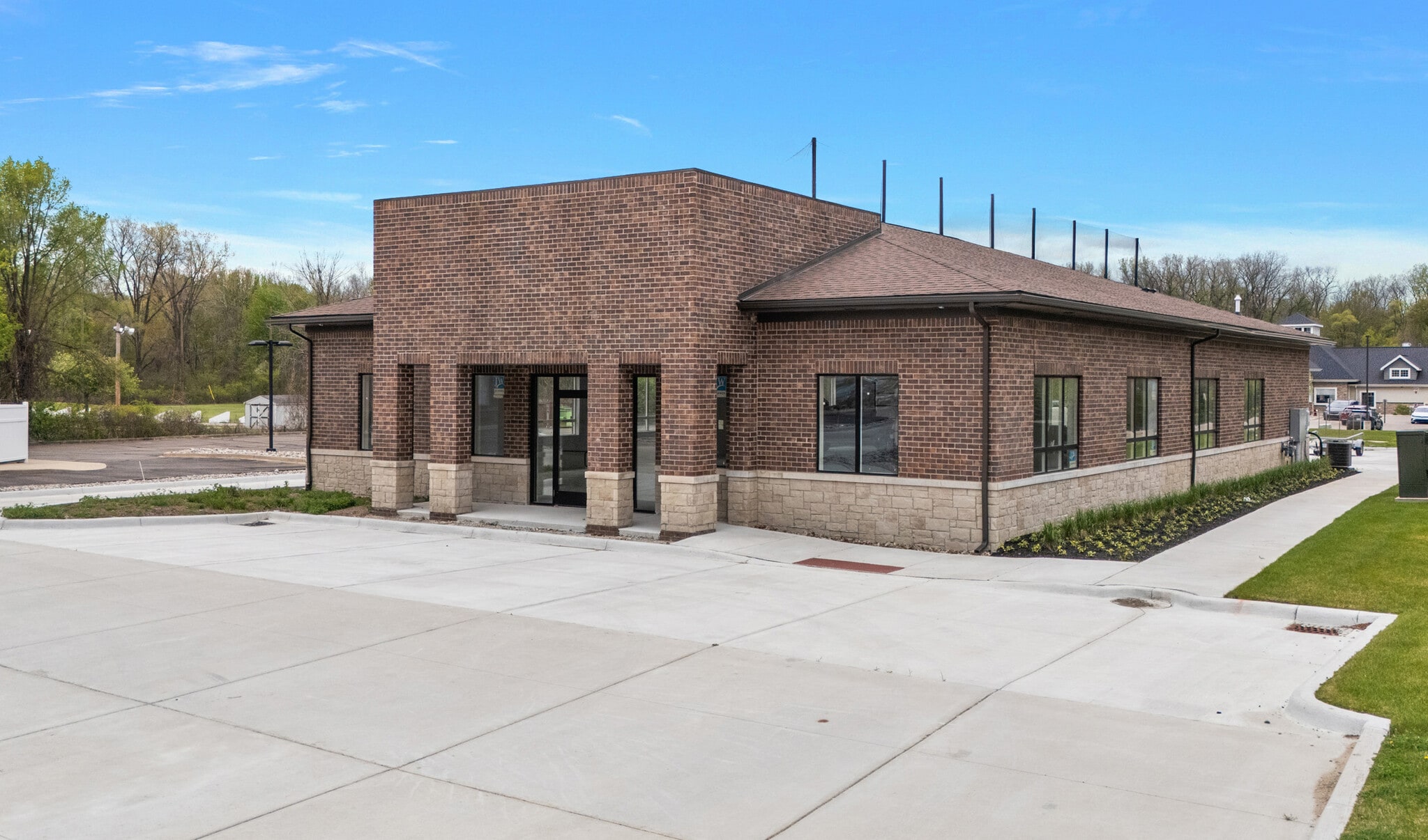 51847 Van Dyke Ave, Shelby Township, MI for lease Primary Photo- Image 1 of 4