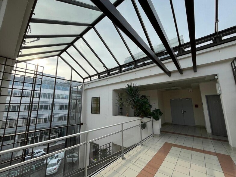 79-91 Rue Pierre Sémard, Châtillon à louer - Hall d’entrée - Image 2 de 7