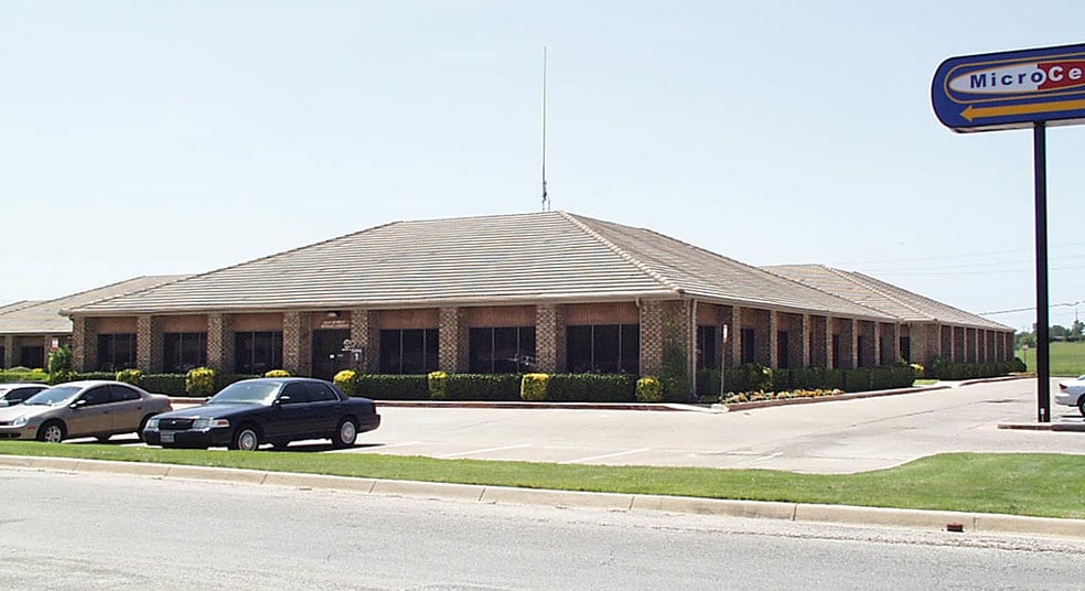 6800 Manhattan Blvd, Fort Worth, TX for lease - Building Photo - Image 3 of 14
