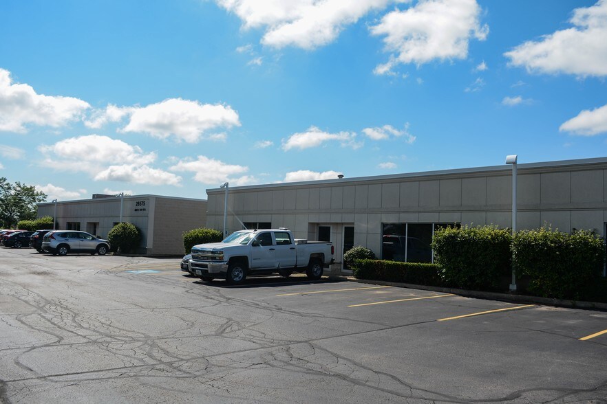 26575 W Commerce Dr, Volo, IL à louer - Photo du bâtiment - Image 3 de 9