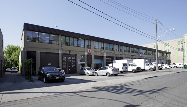 Plus de détails pour 71-95 Pelham Ave, Toronto, ON - Industriel à vendre
