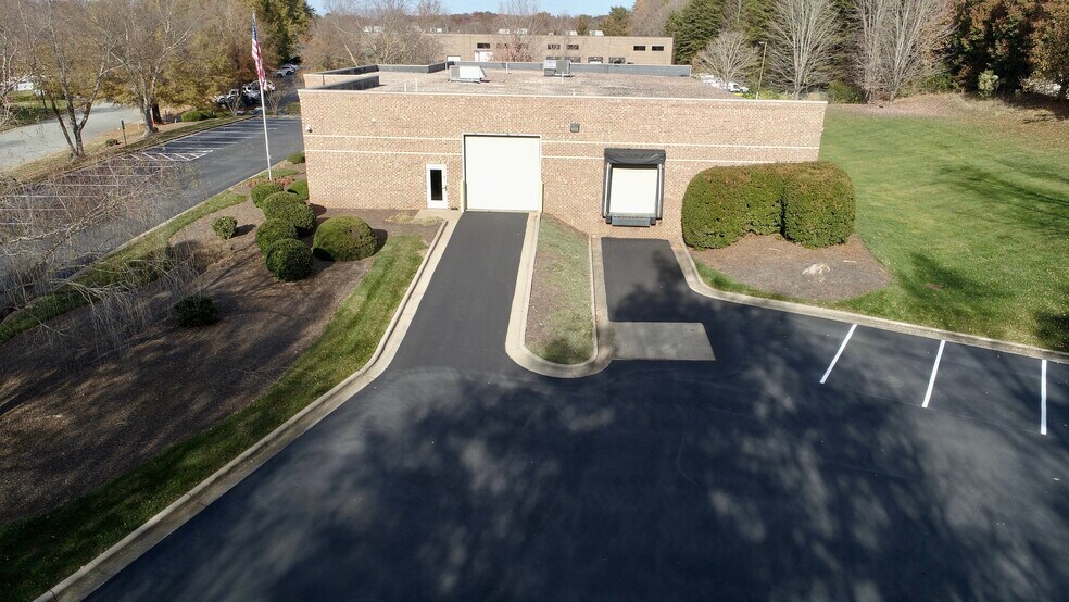 4120 Beechwood Dr, Greensboro, NC à louer - Photo du bâtiment - Image 3 de 5