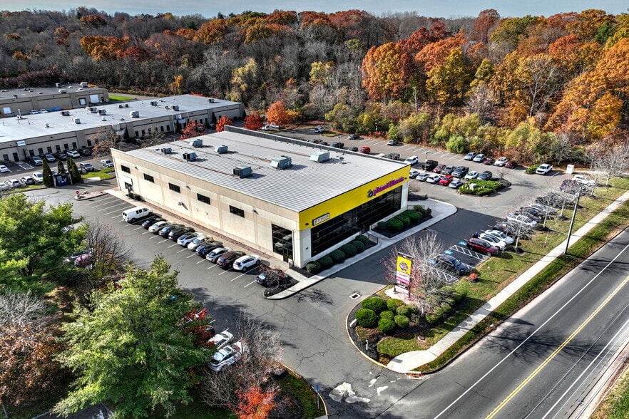 469 E Main St, Branford, CT for sale - Building Photo - Image 3 of 17