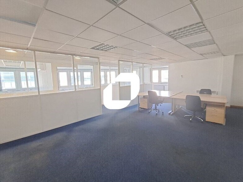 Flex in Nanterre for lease - Interior Photo - Image 3 of 10