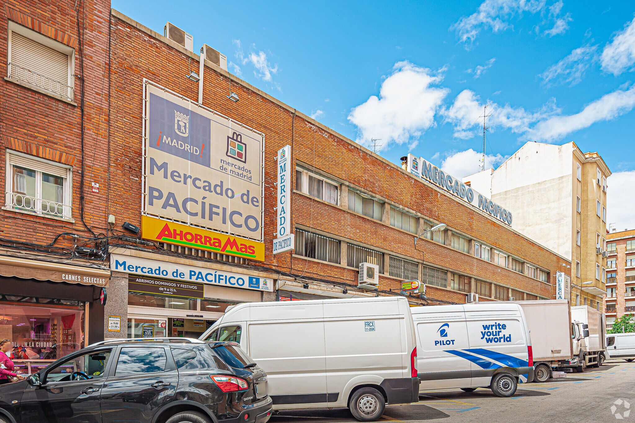 Calle de Valderribas, 30, Madrid, Madrid à louer Photo du bâtiment- Image 1 de 3