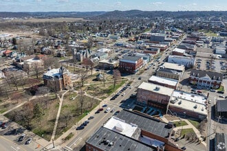 656 Chestnut St, Coshocton, OH - Aérien  Vue de la carte