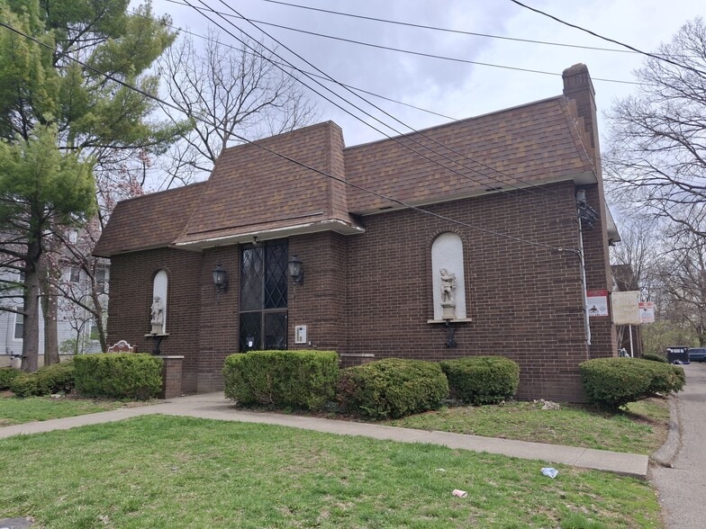 8356 Anthony Wayne Ave, Cincinnati, OH for sale - Primary Photo - Image 1 of 19