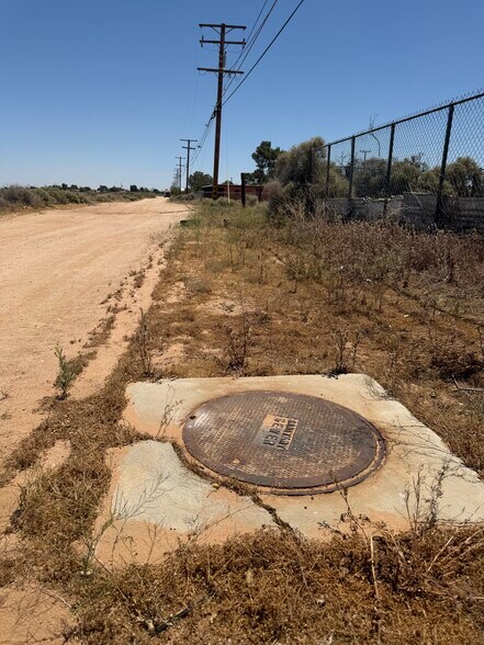 26081 Twenty Mule Team Rd, Boron, CA à vendre - Photo du bâtiment - Image 3 de 7