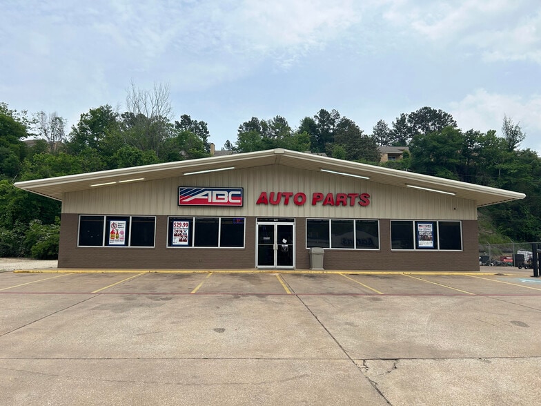 716 N University Dr, Nacogdoches, TX for lease - Building Photo - Image 1 of 5