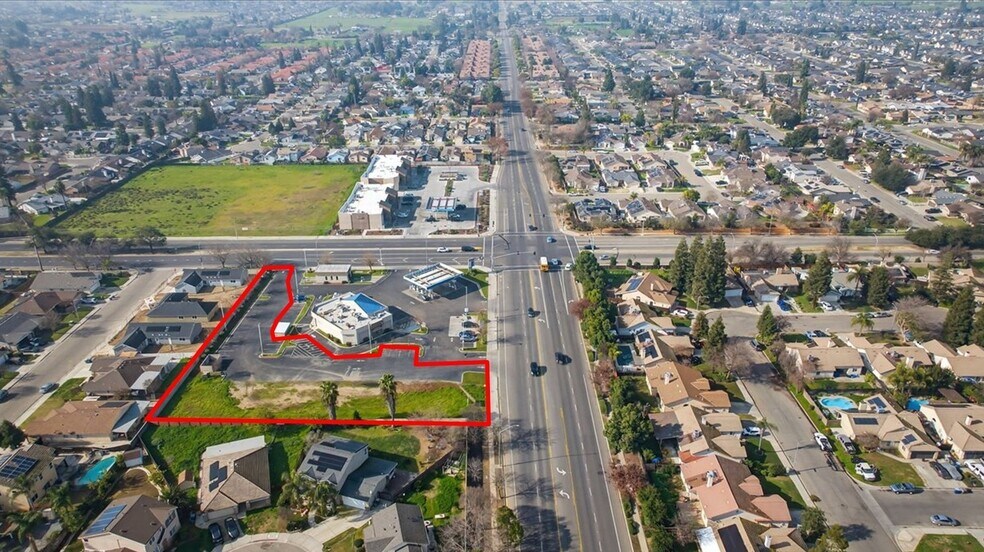 4335 Clinton ave, Fresno, CA à vendre - Photo du bâtiment - Image 2 de 8