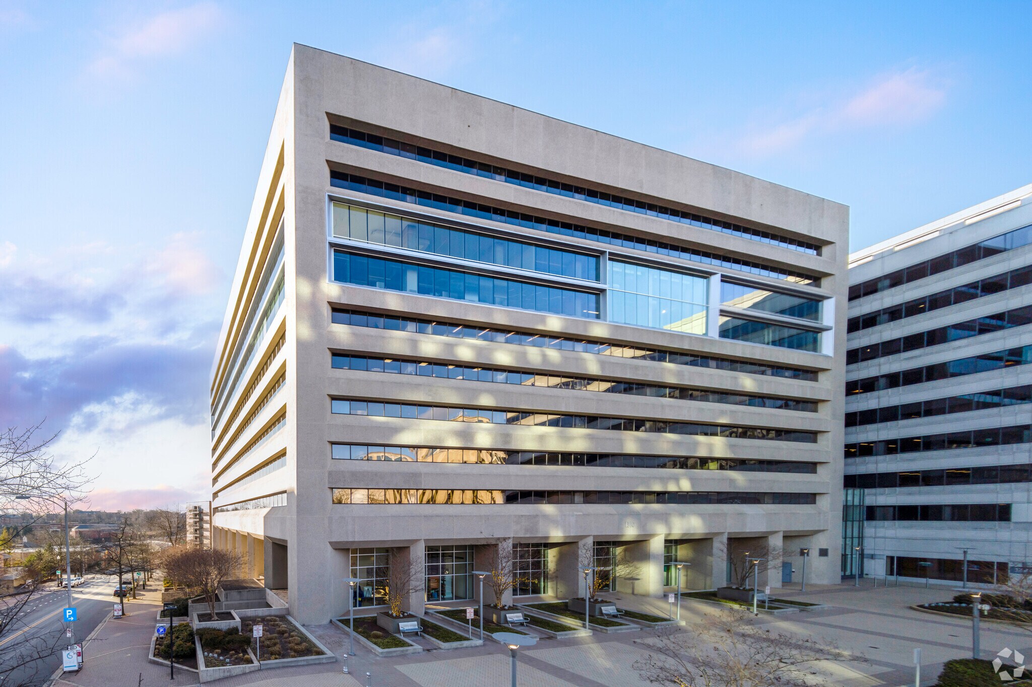 1310 N Courthouse Rd, Arlington, VA à louer Photo principale- Image 1 de 20