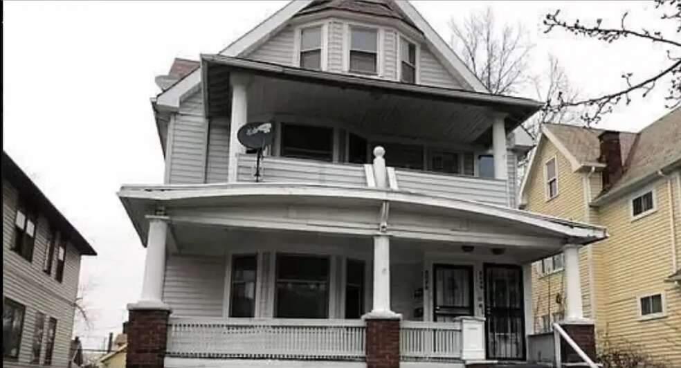 1853 Mannering Rd, Cleveland, OH for sale - Building Photo - Image 2 of 6