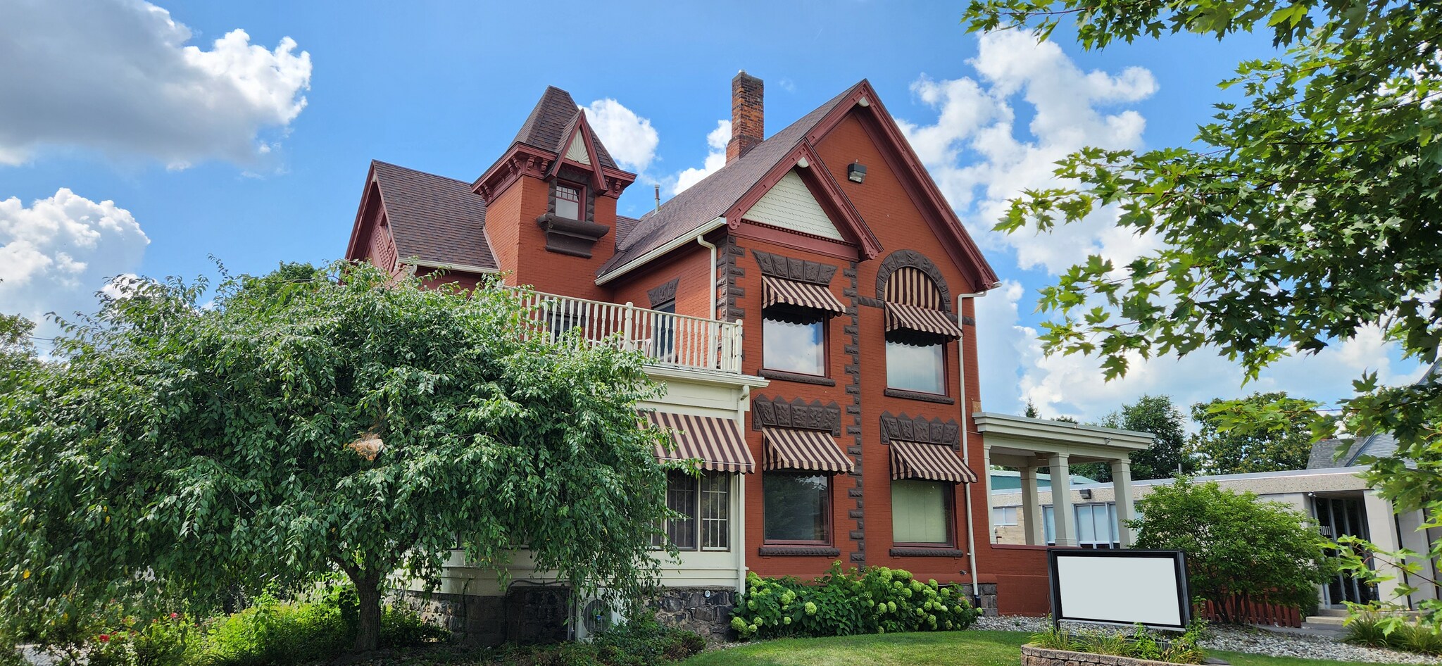 1003 N Washington Ave, Lansing, MI à louer Photo du bâtiment- Image 1 de 5
