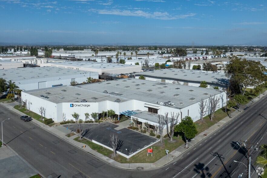 12472 Industry St, Garden Grove, CA à louer - Aérien - Image 2 de 8